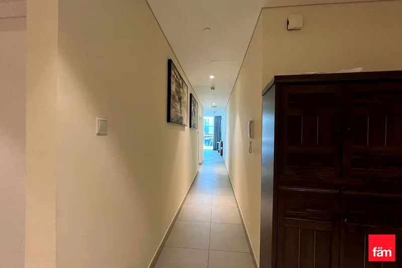 شقة بتصميم كبير | شاغرة | موقع متميز63775322116354113