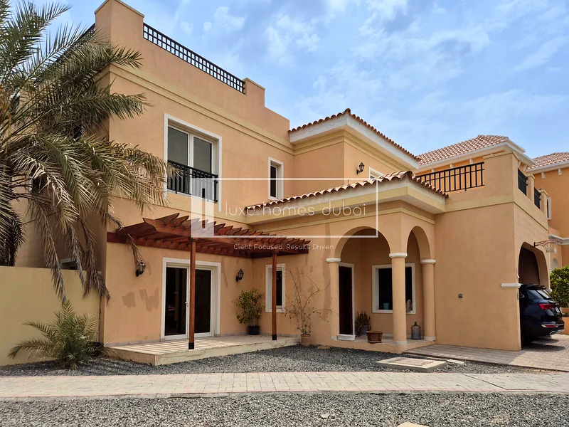 فيلا من 5 غرف نوم + خادمة | حديقة وحمام سباحة | شاغرة قريبًا63726296616577110