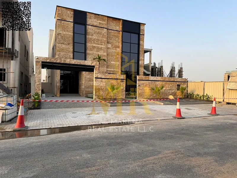فيلا مباشرة من المالك على الشارع الرئيسي في منطقة عجمان المميزة، تشطيب شخصي، قريبة من وسائل الراحة، دفعة أولى صفر، ملكية حرة63871901575681114