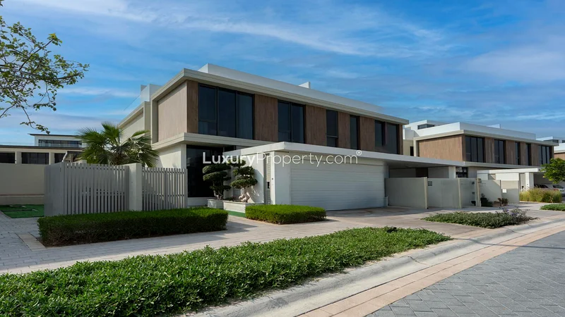 Furnished | Upgraded | Vacant | Rooftop Terrace63804773650562110