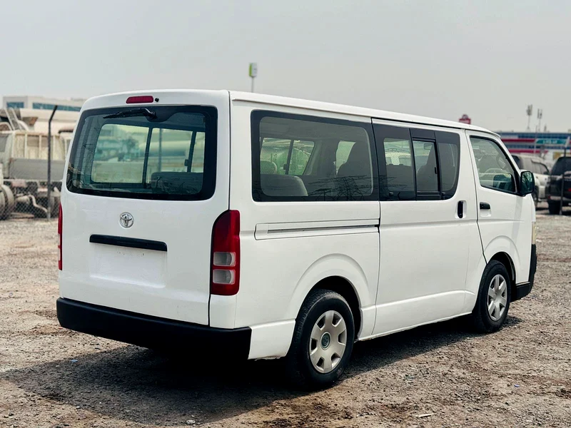 Toyota HiAce // Gcc space // Model 2006 // Good conditions63484347813761113