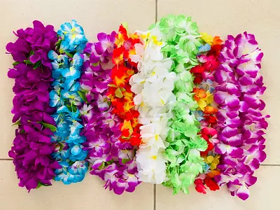 Set of 8 x Hawaiian Leis Flower Necklaces