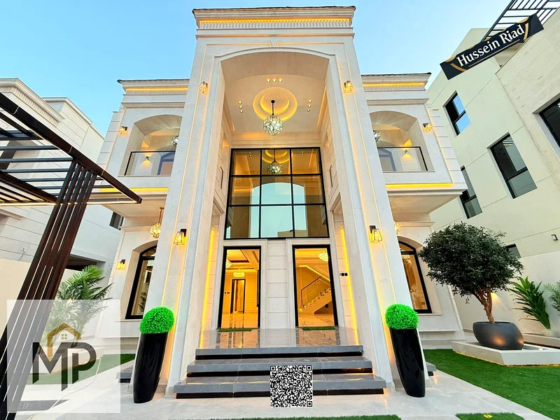 الفلل الفاخرة المعروضة للبيع بتصميم كلاسيكي، وحديقة كبيرة، وسقف، و5 غرف ماستر، بدون رسوم خدمة، وملكية حرة لجميع الجنسيات63881803438850110