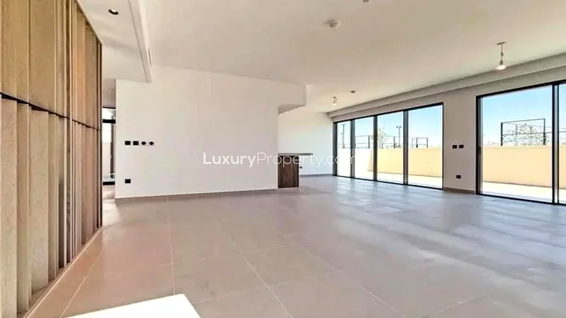 مناظر طبيعية | صف واحد | بالقرب من ملعب البادل63736431482753112