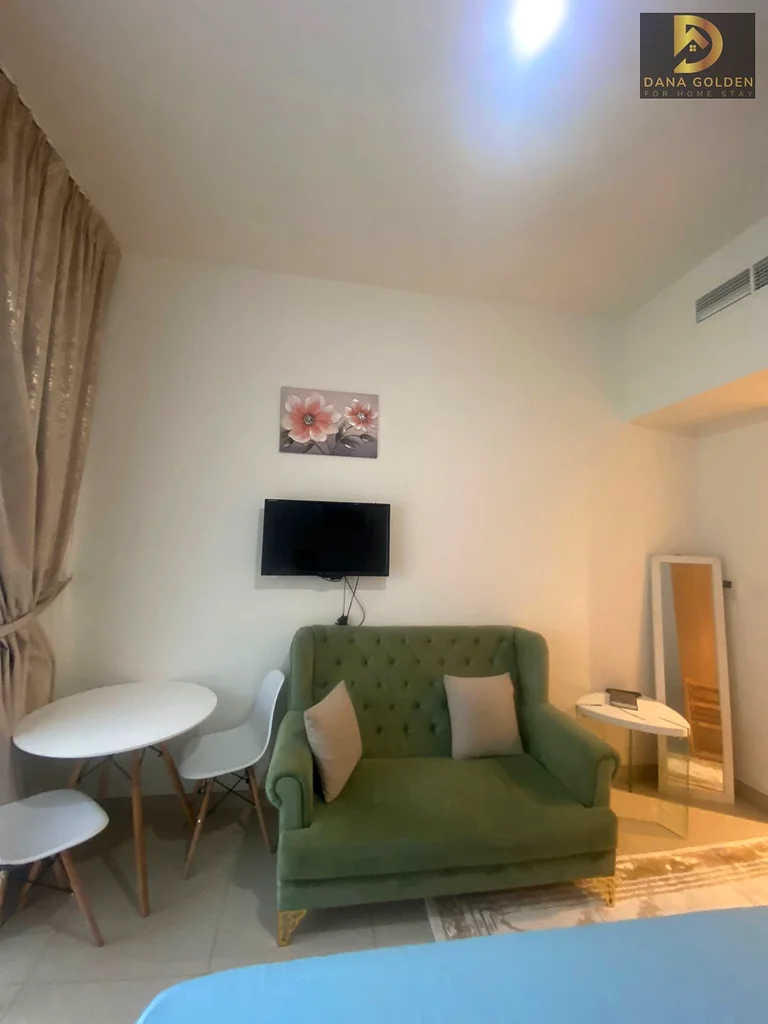 4000 studios with swimming pool, gym, parking and internet63488180570499112