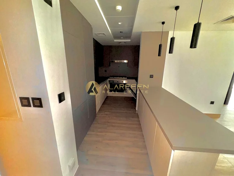 Road Facing | Spacious Unit | Prime Location63782019651201114
