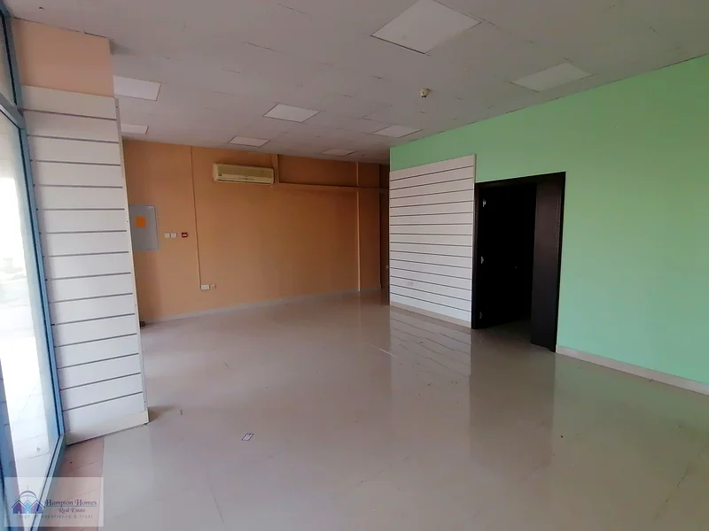 محل للبيع في مجمع بيرسيا، مؤجر، يواجه الطريق الرئيسي وله موقف سيارات (لا وكلاء من فضلكم)63825190654979111