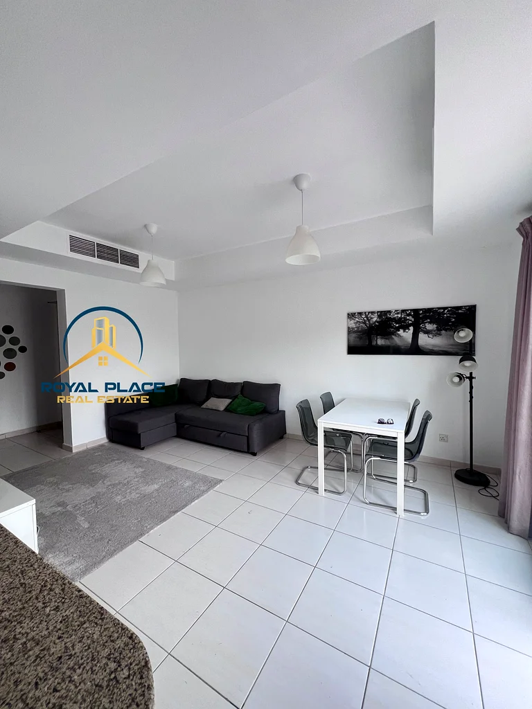 منظر البحيرة / صيانة جيدة / شاغرة / مؤثثة63728817617154114