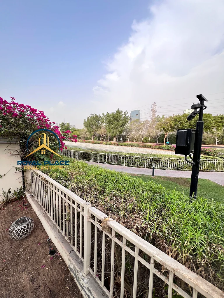 منظر البحيرة / صيانة جيدة / شاغرة / مؤثثة63728817617154111