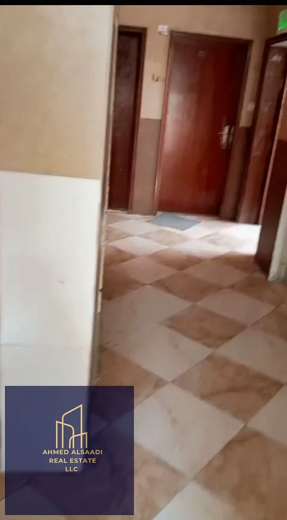 مبنى مليء بالمحال ممتاز للإستثمار63887947104771112