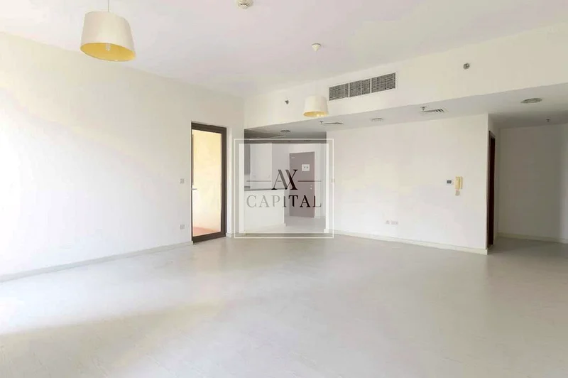 Spacious | Vacant | Close to the Beach63936932156801114