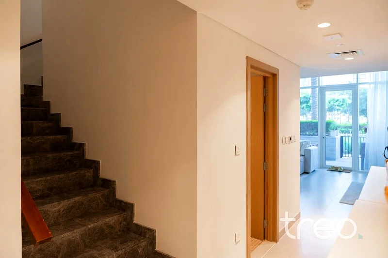 Duplex | High-End Renovated | Direct Park Access64026244524545114