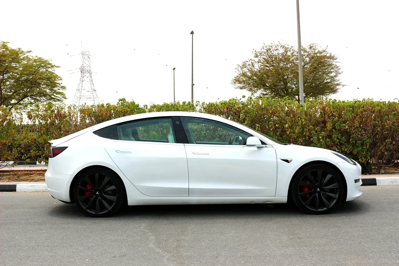 TESLA 3 PERFORMANCE AWD DUAL MOTORS 2020 GCC UNDER WARRANTY63490567520514113