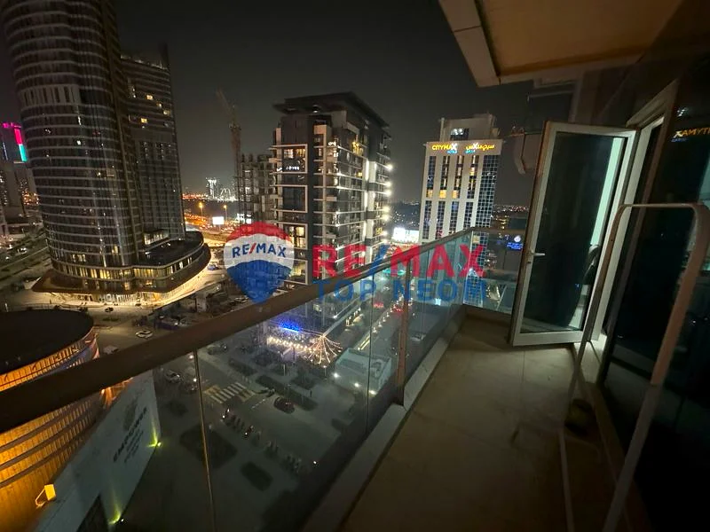 شقة كبيرة مكونة من غرفتين نوم مع إطلالات خلابة | مؤثثة بالكامل | موقع متميز63790447175426110