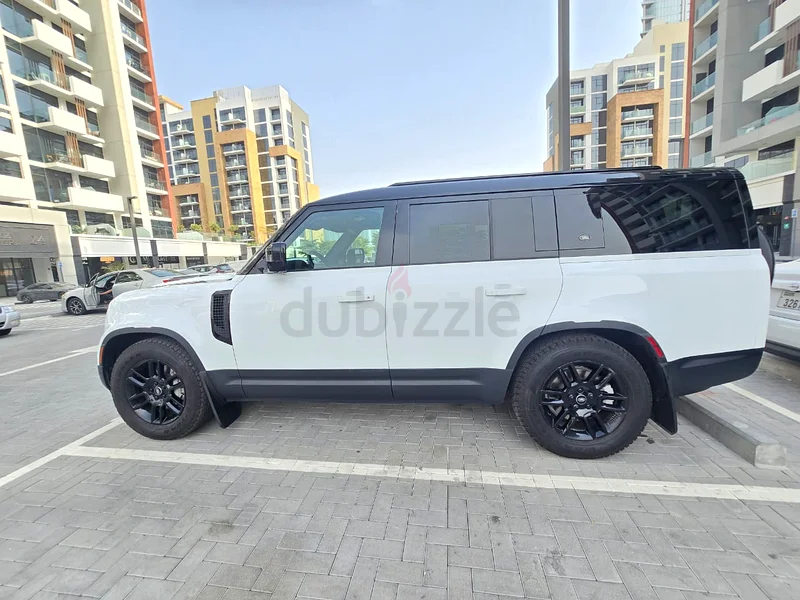 Land Rover Defender 130 SE63482902394243111