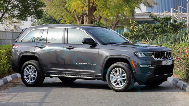 ( 4 Years Warranty Or 100K Km @Official Dealer ) 2024 JEEP GRAND CHEROKEE LAREDO 4WD GCC 0Km63490271665025113