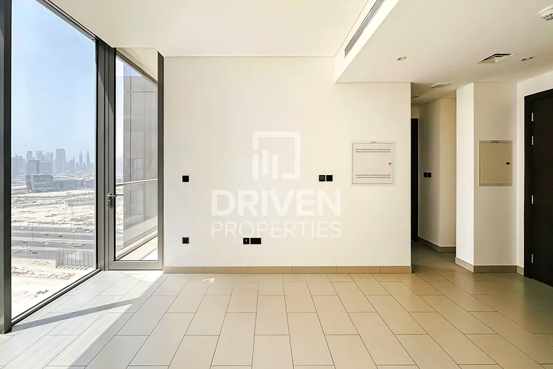 تصميم حديث وجاهز للانتقال | إطلالة على المسبح63757760372611113