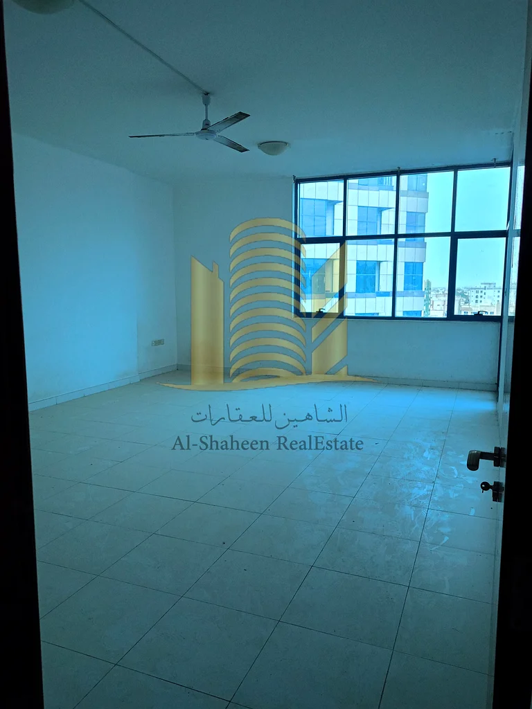 شقة من 3 غرف نوم مع صالة للإيجار السنوي في فيرالكون تاورز، مع موقف سيارات وغرفة خادمة63721248114177110