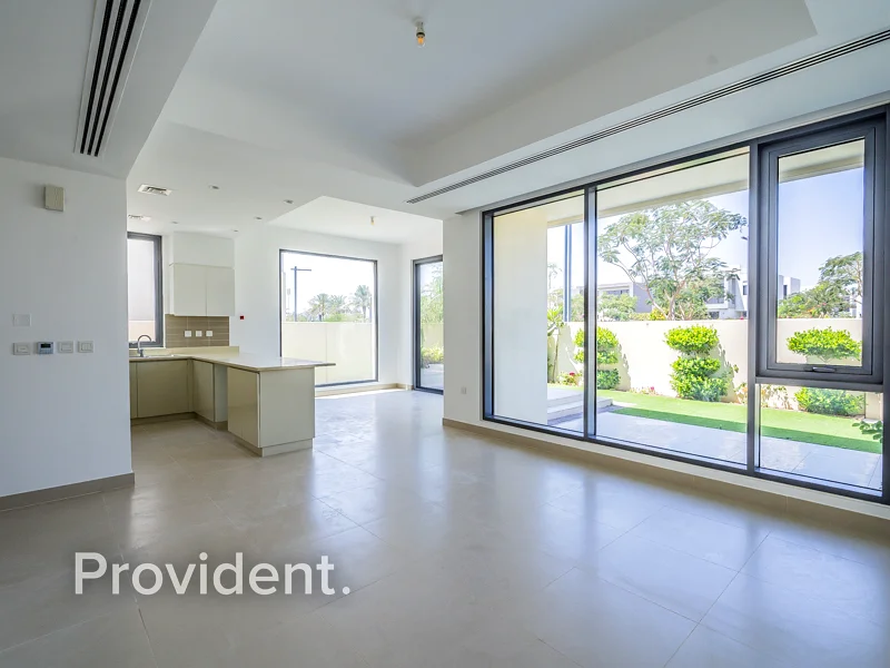 Vacant | Single Row | Corner Green Belt63754830968066110