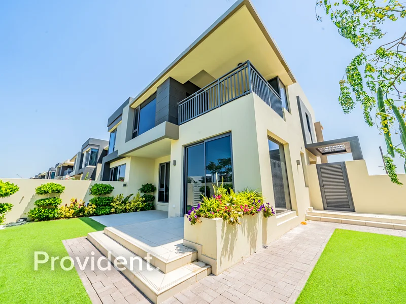 Vacant | Single Row | Corner Green Belt63754830968066111