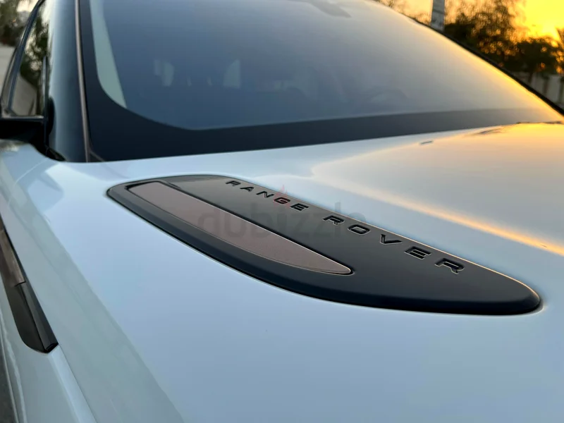 Royal White Land Rover Velar with Gold Rove | Pristine condition | 2019 | GCC63482623949315113