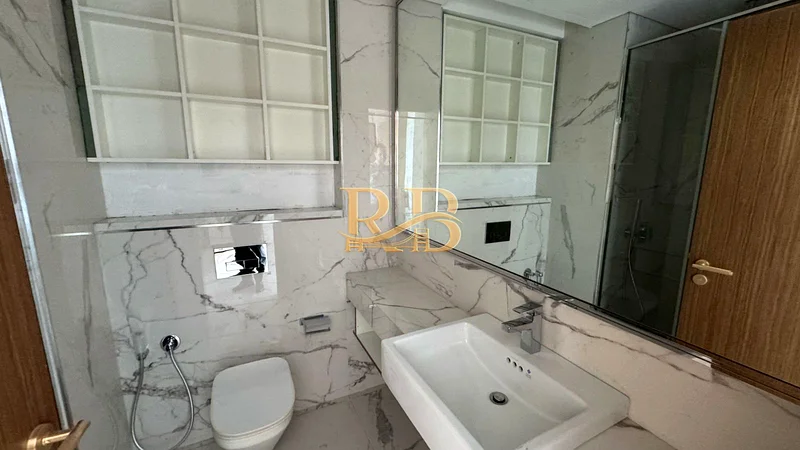 1BHK، غرفة نوم واحدة، للإيجار، جديدة بالكامل، عزيزي ريفييرا، المرحلة 4، واسعة، طابق عالٍ63803743365505111