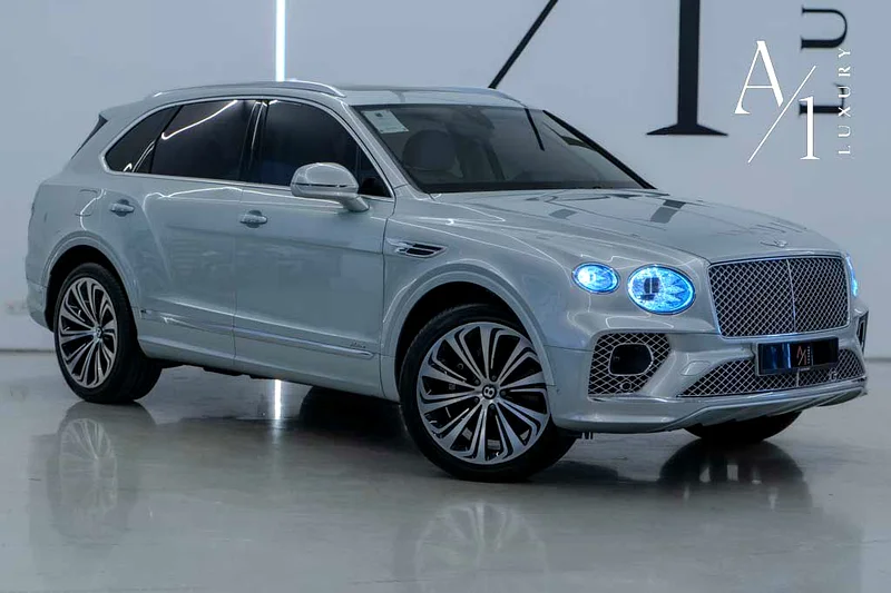 2023 Bentley Bentayga Azure, Bentley Warranty, Fully Loaded, Very Low Kms, GCC63490789907074112
