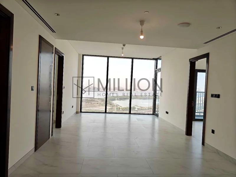 شقة بـ 4 غرف نوم مع إطلالة على البحيرة | للبيع64017290727939110