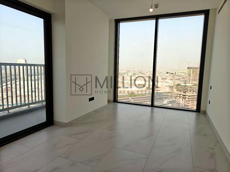 شقة بـ 4 غرف نوم مع إطلالة على البحيرة | للبيع64017290727939113