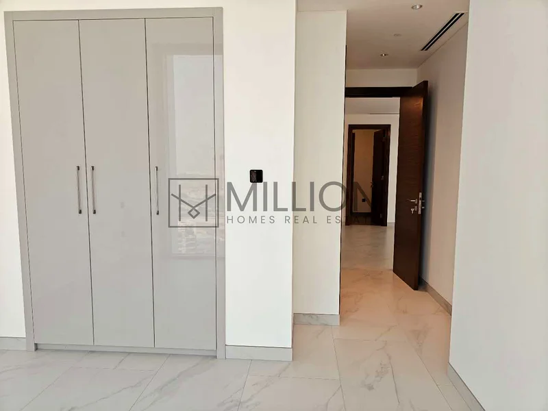 شقة بـ 4 غرف نوم مع إطلالة على البحيرة | للبيع64017290727939114