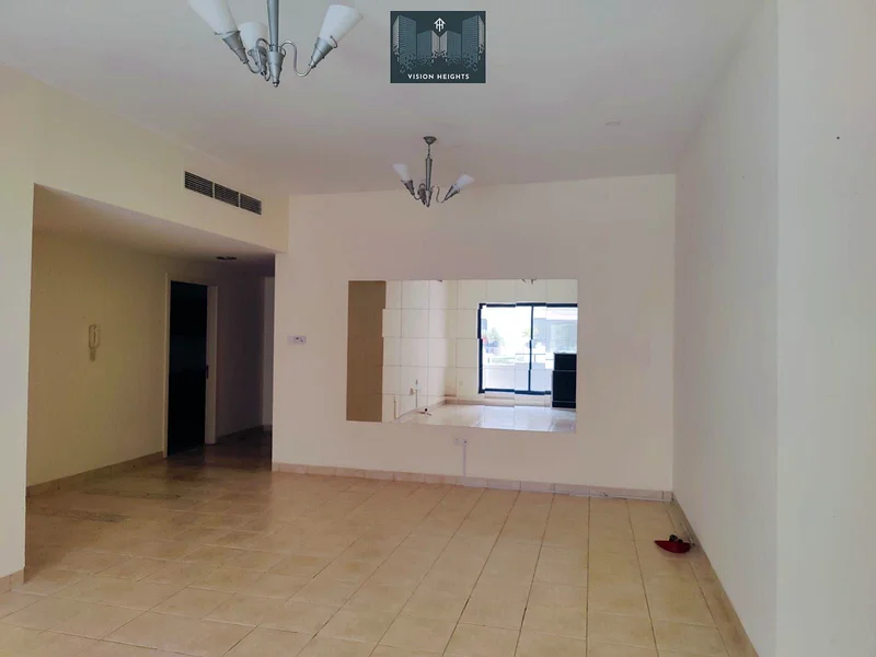 شقة واسعة مكونة من غرفتي نوم ومكيف حراري مجاني بالقرب من محطة المترو63737826894466111