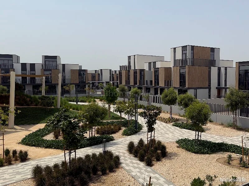 BIG PLOT | ON PARK | MODERN G+2 | GENUINE RESALE63926621634306112