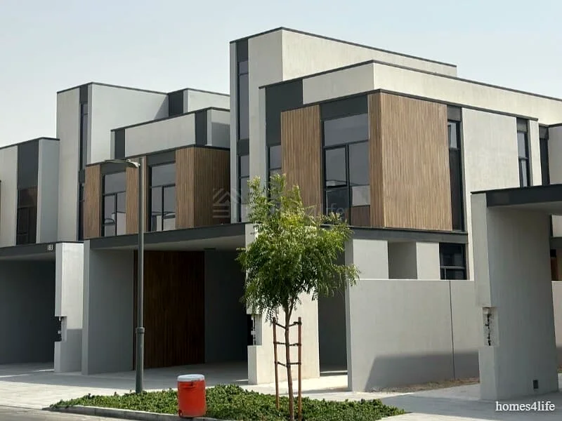 BIG PLOT | ON PARK | MODERN G+2 | GENUINE RESALE63926621634306111