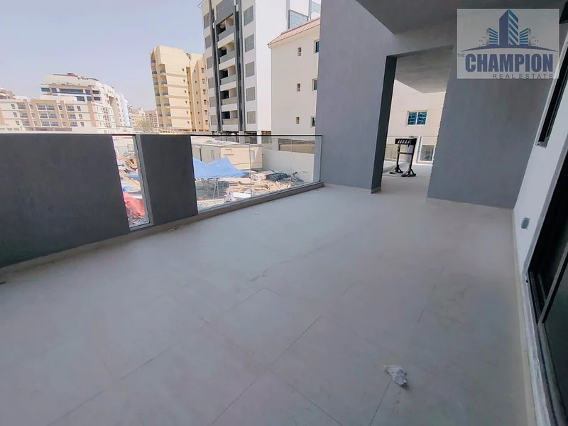 شقة فاخرة من 3 غرف نوم في موقع مميز مع شرفة كبيرة بسعر 110 ألف فقط63730241900289110