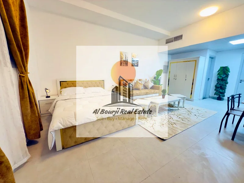 📍 عجمان – منطقة الكورنيش   موقع متميز وحيوي قرب دوار السفينة، خلف مطعم ثمار البحار.  🏠 شقة ب studio مفروشة بالكامل مع63810438995457112