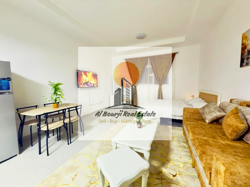 📍 عجمان – منطقة الكورنيش   موقع متميز وحيوي قرب دوار السفينة، خلف مطعم ثمار البحار.  🏠 شقة ب studio مفروشة بالكامل مع63810438995457113