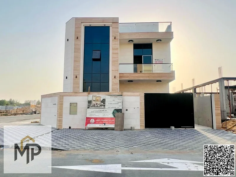 فيلا عصرية فاخرة للغاية بواجهة حجرية كاملة، وتصميم داخلي فاخر للغاية، وتشطيبات على طراز الفنادق الفاخرة. التسجيل مجاني.63899001584513111