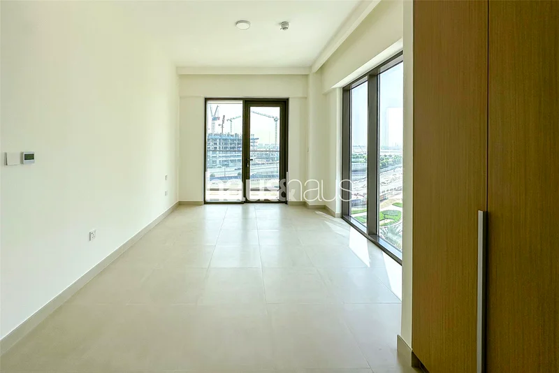 Full Canal Views | Vacant | Beach Access | Large64025376885505114