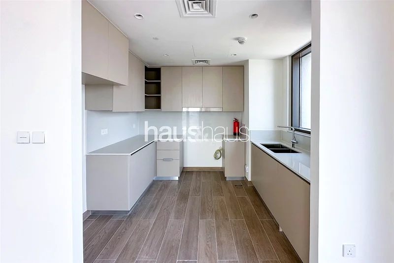 Full Canal Views | Vacant | Beach Access | Large64025376885505113