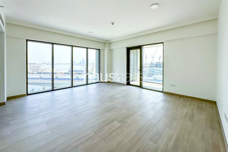 Full Canal Views | Vacant | Beach Access | Large64025376885505111