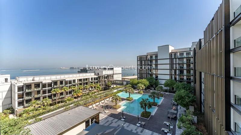 Exclusive | DEWA Included | Pool and Sea view63726391831681110