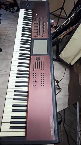 للبيع اورغ Korg Kronos 2 LS 88 key مستعمل خارق النضافة