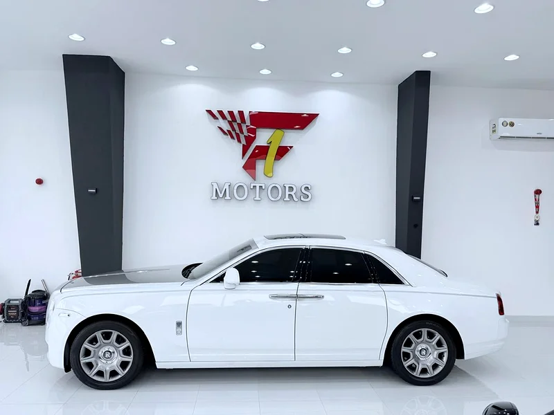 Rolls Royce Ghost in excellent condition, white color, beige interior, sunroof, rear camera63490305114625112