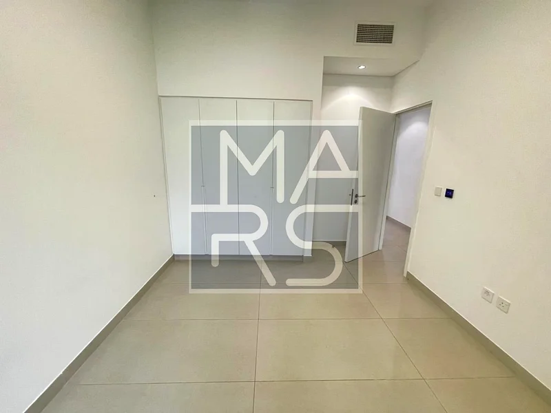 COZY END CORNER 3BHK UNIT FOR RENT IN 135K 463654746623874113