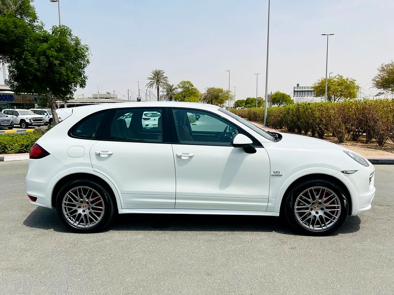 بورشه كايين جي تي إس 4.8 لتر V8، خيار كامل، سجل الخدمة متاح، مالك واحد من دول مجلس التعاون الخليجي63489005216642114