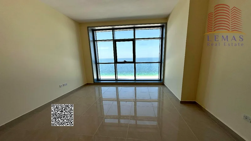 شقة مكونة من غرفتين وصالة للبيع بالتقسيط مع إطلالة على البحر ومطبخ مغلق63873951072513112
