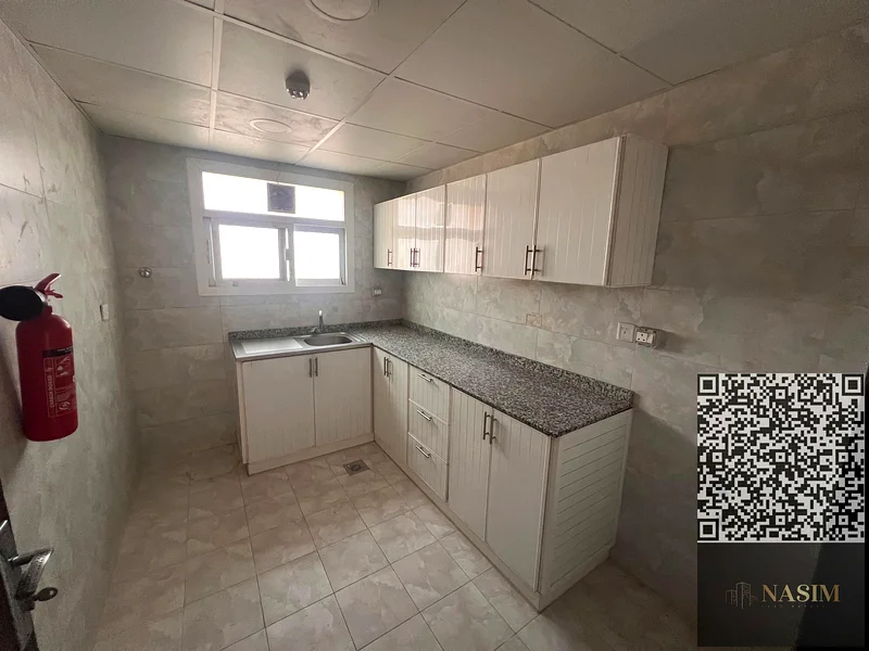 متاح للإيجار السنوي، غرفة واسعة جدًا وصالون مع شرفة وموقع مميز وحيوي63809770962945113