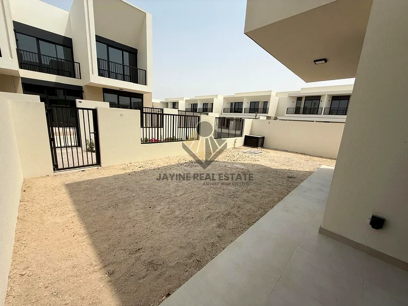 🏡 Exclusive Deal! Direct Buyers Only | Best Price for Elegant 4BR Luxury Home | Prime Town Square Location – No Agents63951831118209114