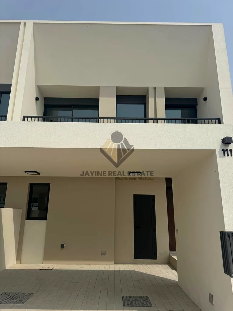 🏡 Exclusive Deal! Direct Buyers Only | Best Price for Elegant 4BR Luxury Home | Prime Town Square Location – No Agents63951831118209111