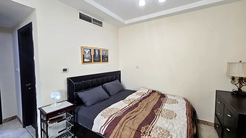 9000/- شاملاً الفواتير شهريًا، فيلا مفروشة بالكامل بـ 3 غرف نوم وفناء كبير63724786920579112